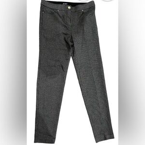 Soho Brand small scale herringbone with zipper detail. Skinny legs.